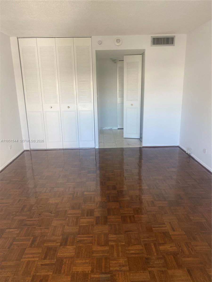 See details 1206 1 / 2 938 sq. ft. $ 2026-01-23 0 Photo