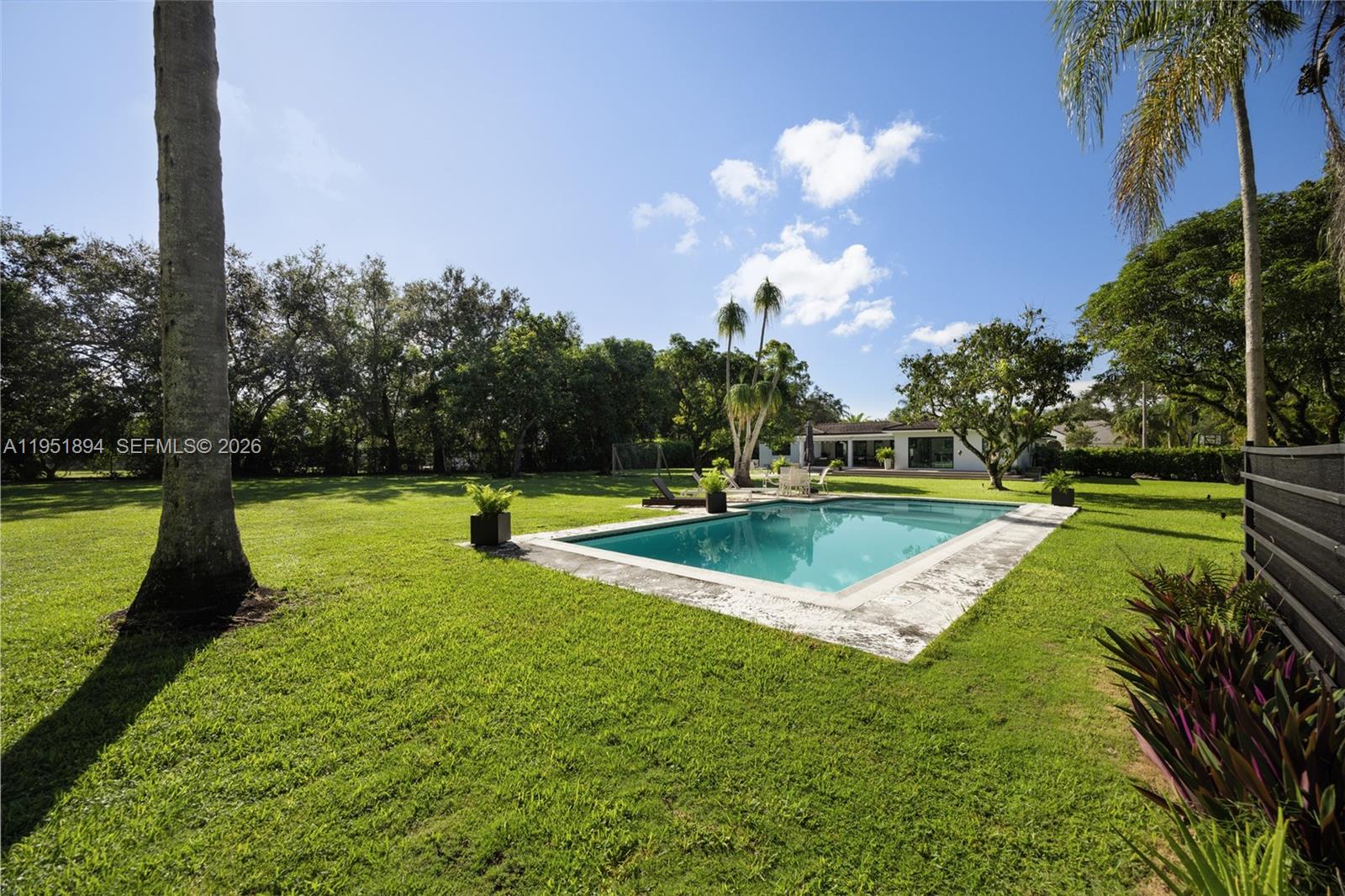 See details / sq. ft. $ 2026-01-23 0 Photo