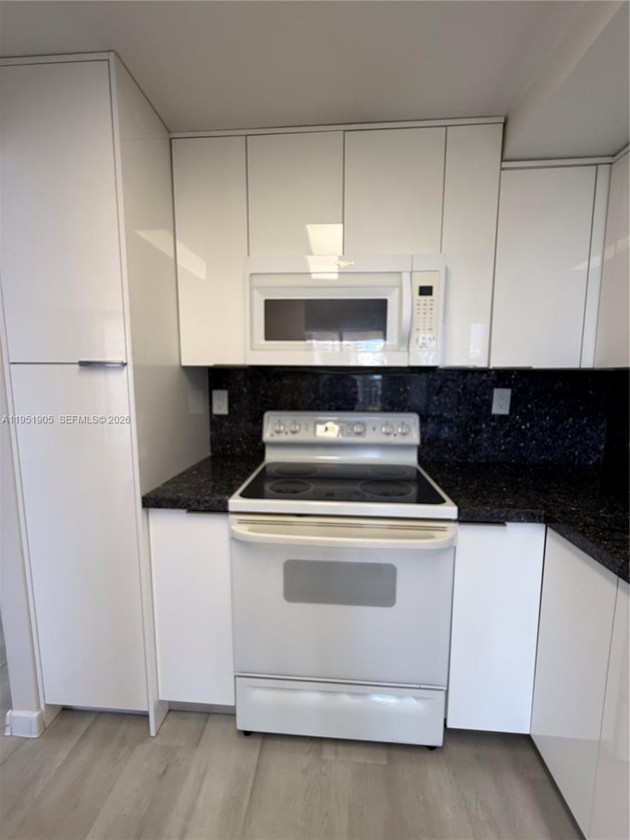 See details 714 1 / 2 896 sq. ft. $ 2026-01-23 0 Photo