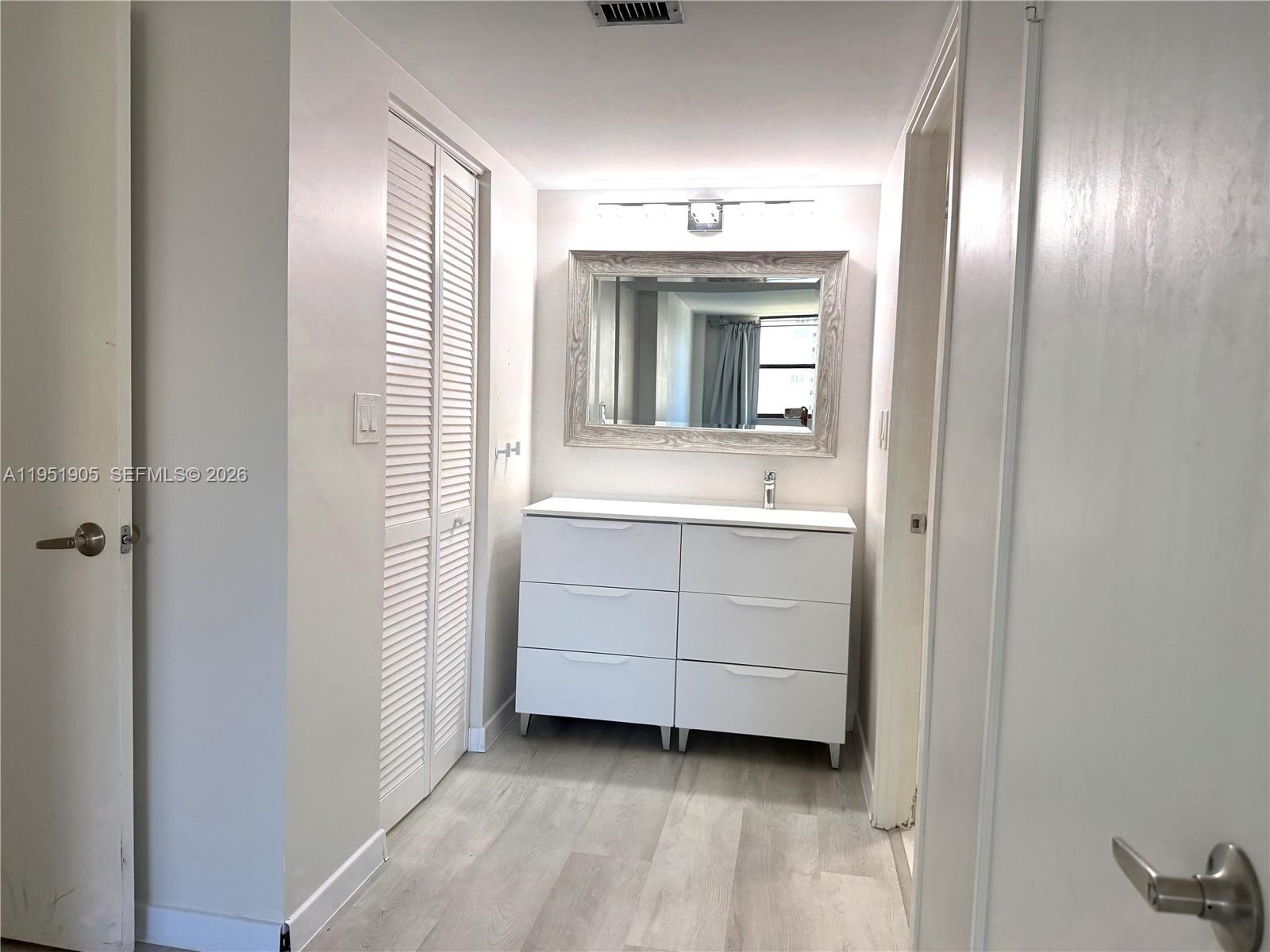 See details 714 1 / 2 896 sq. ft. $ 2026-01-23 0 Photo