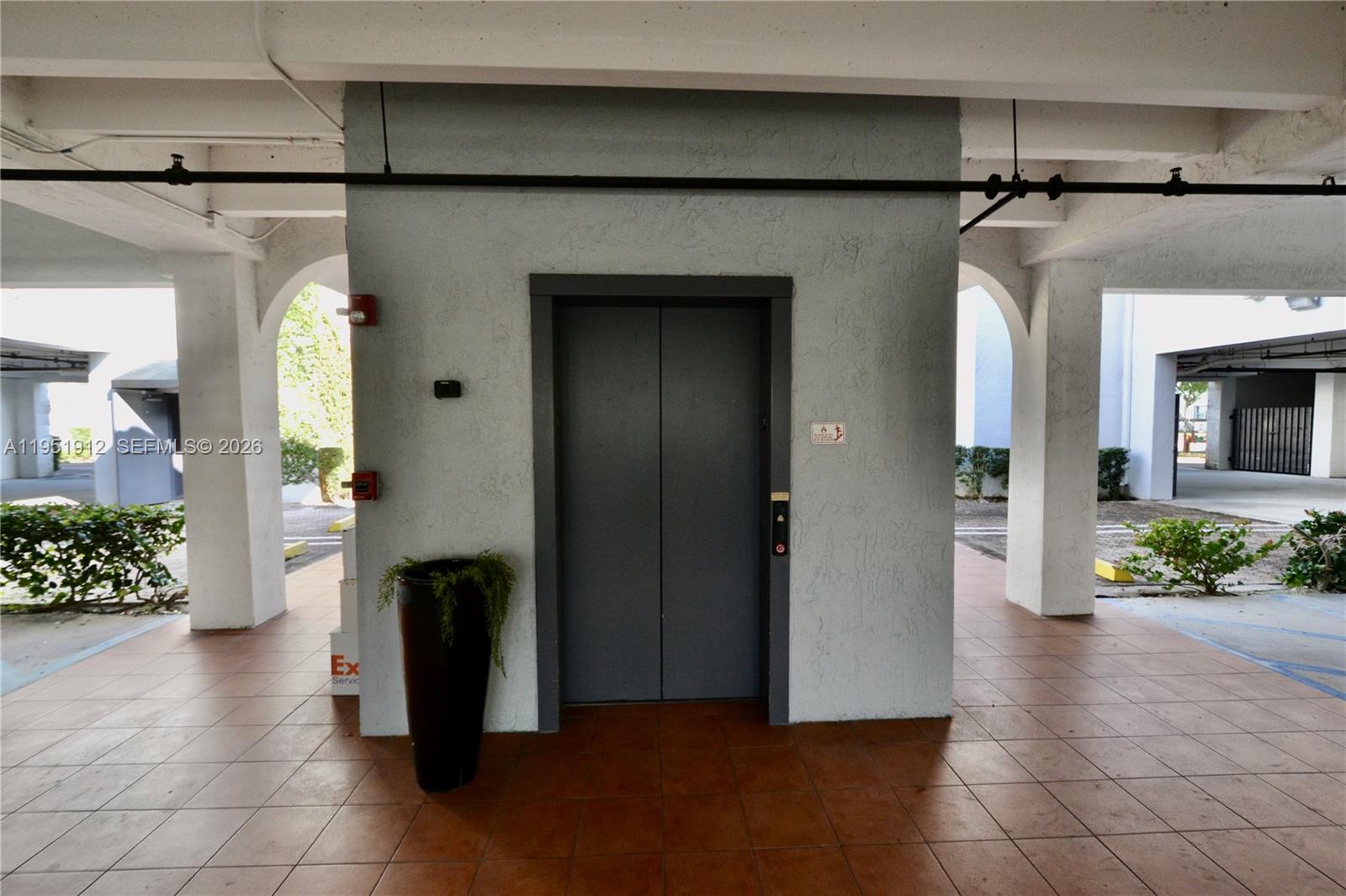 B  /   кв.футов $ 2026-01-23 0 Фото