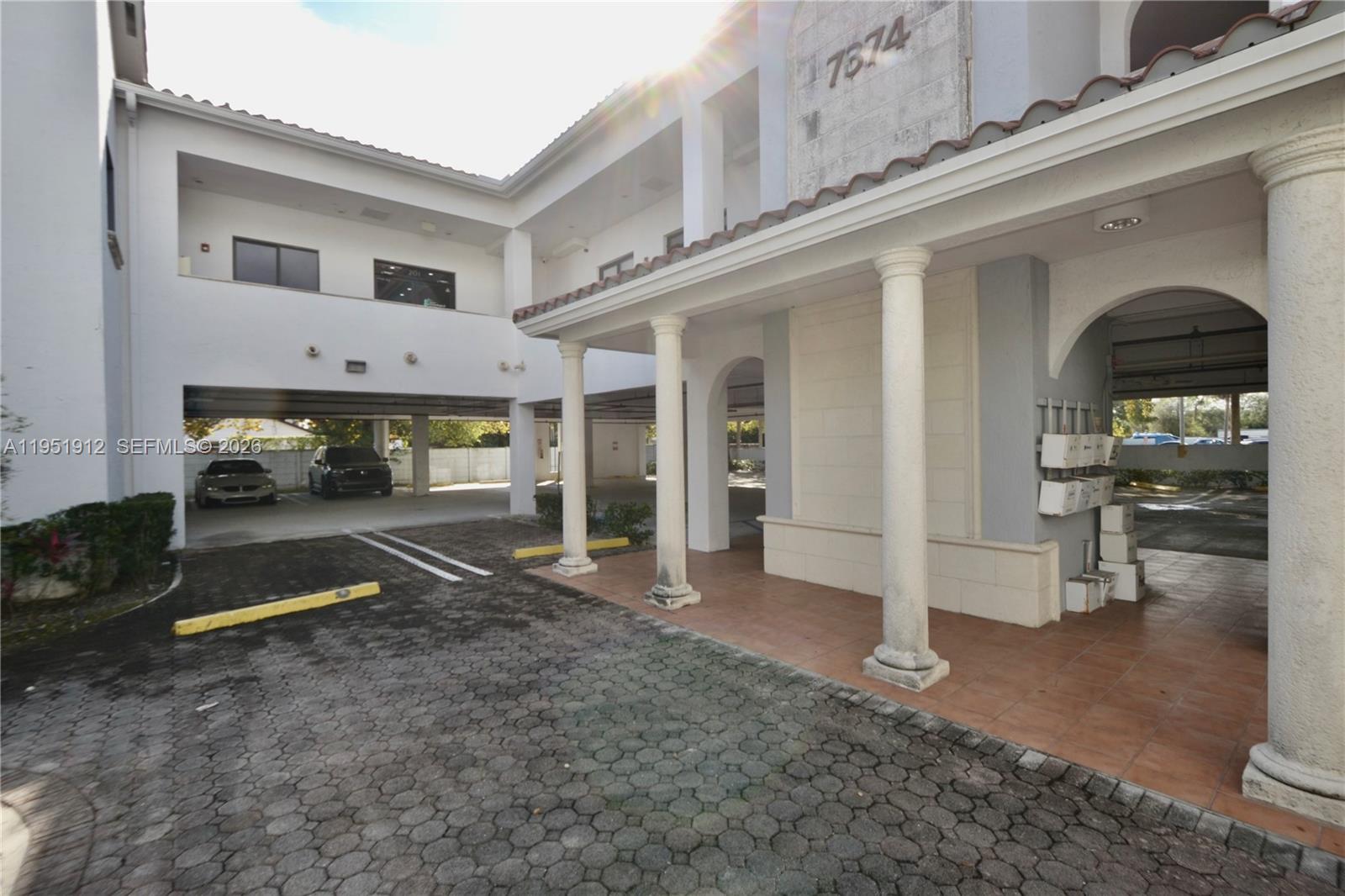 B  /   кв.футов $ 2026-01-23 0 Фото