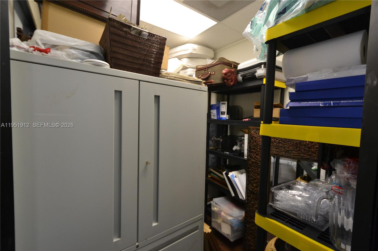 B  /   кв.футов $ 2026-01-23 0 Фото