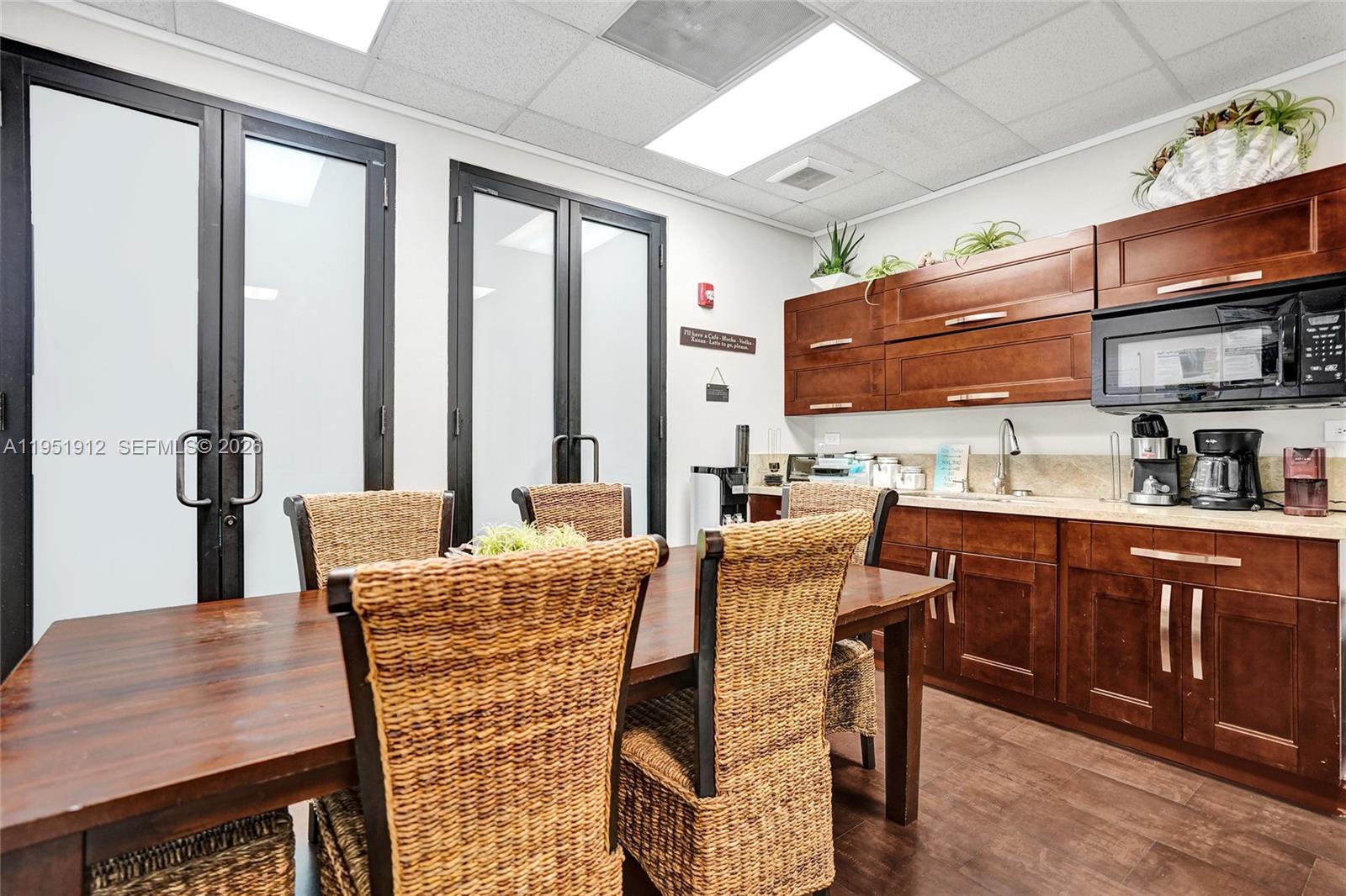 B  /   sq. ft. $ 2026-01-23 0 foto