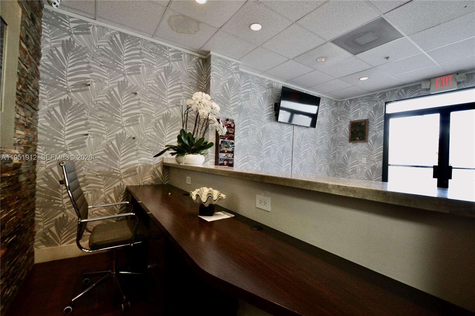 B  /   кв.футов $ 2026-01-23 0 Фото