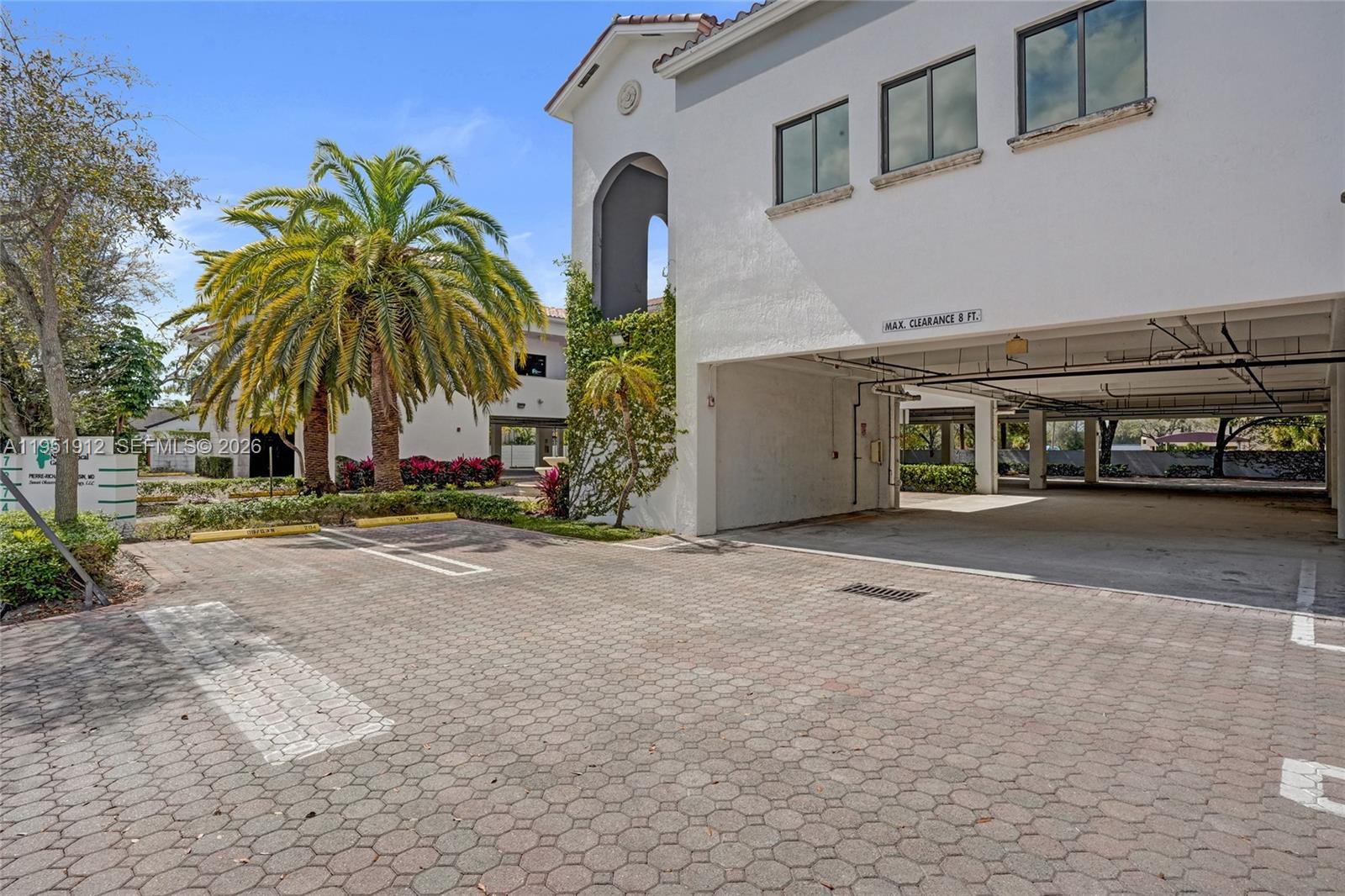 B  /   sq. ft. $ 2026-01-23 0 foto