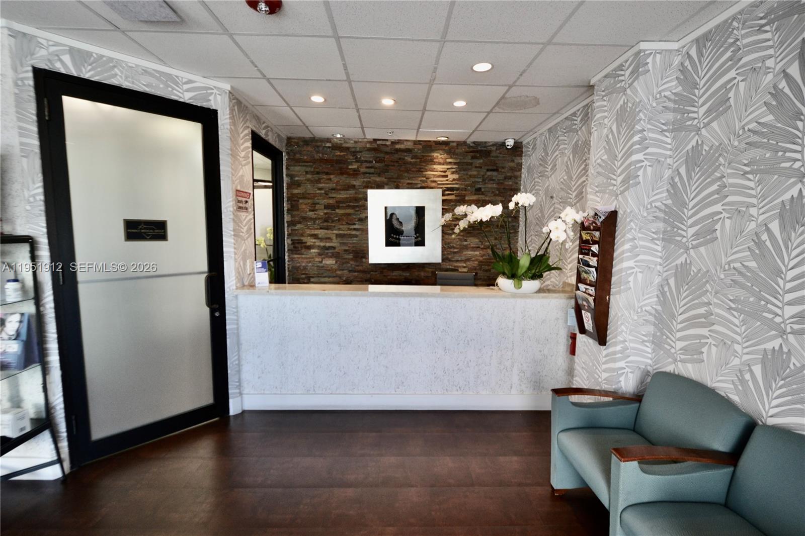 B  /   кв.футов $ 2026-01-23 0 Фото