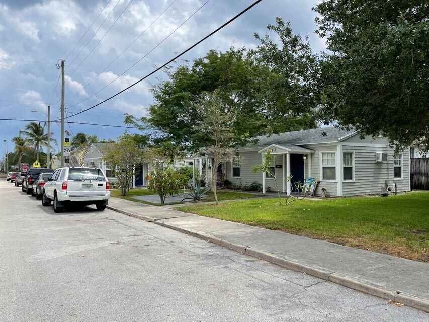   / 4 1600 sq. ft. $ 2026-06-09 0 foto