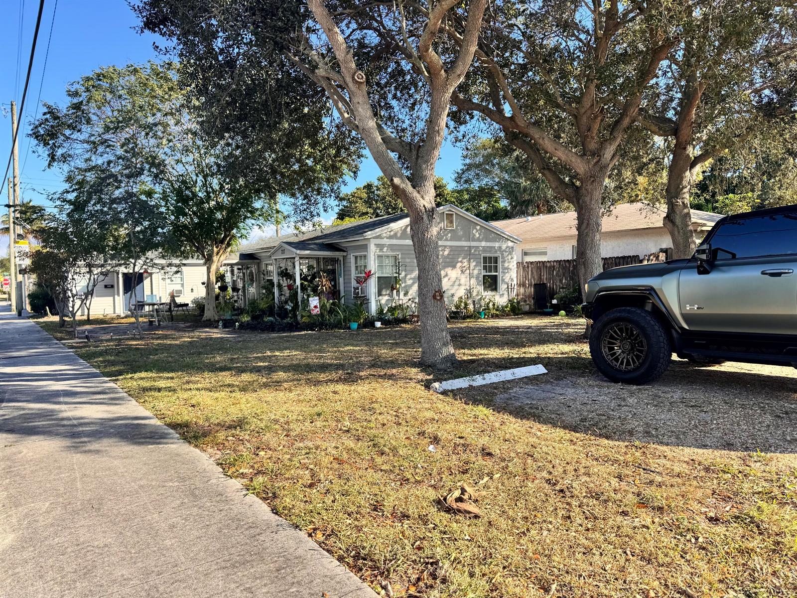   / 4 1600 sq. ft. $ 2026-06-09 0 foto