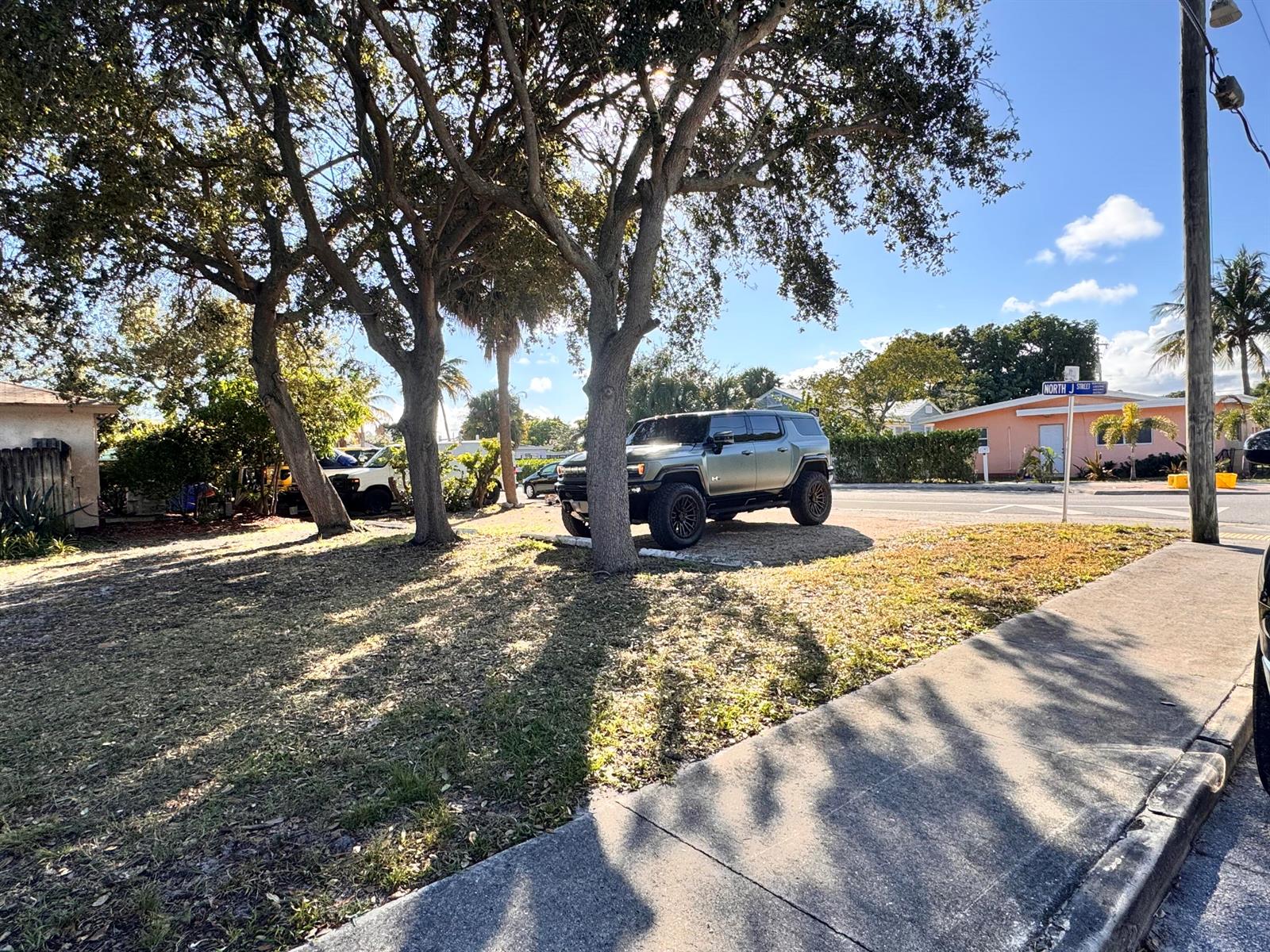   / 4 1600 sq. ft. $ 2026-06-09 0 foto