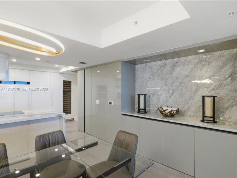 5-2404 4 / 5 3084 sq. ft. $ 2026-01-24 0 Photo