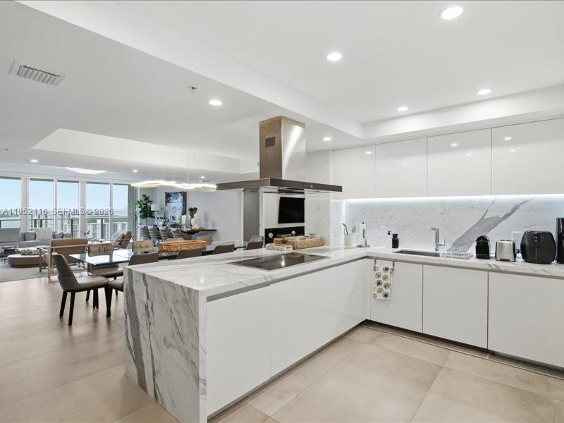 5-2404 4 / 5 3084 sq. ft. $ 2026-01-24 0 Photo