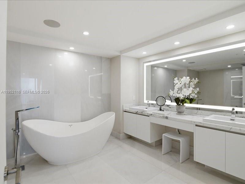 5-2404 4 / 5 3084 sq. ft. $ 2026-01-24 0 Photo