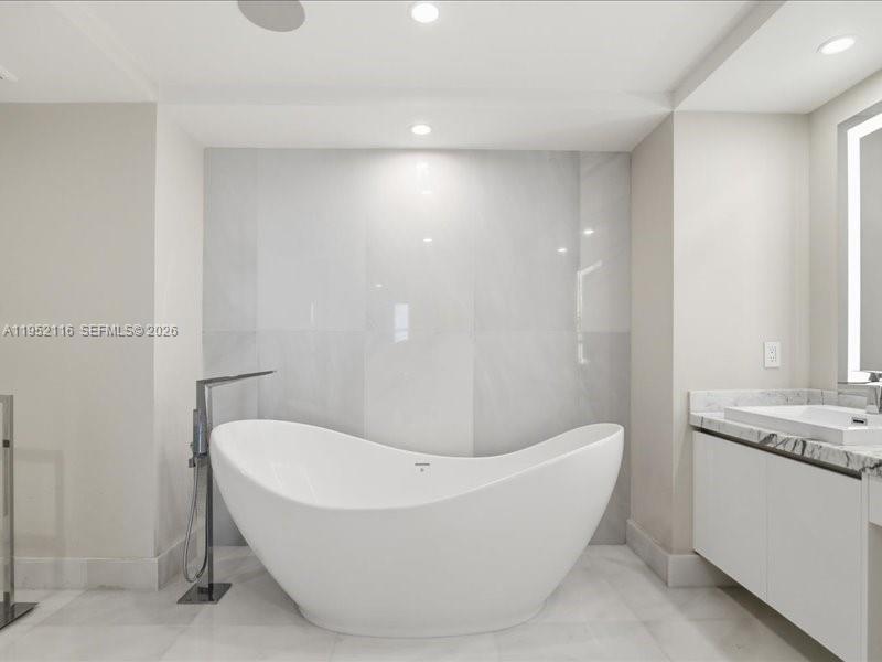 5-2404 4 / 5 3084 sq. ft. $ 2026-01-24 0 Photo