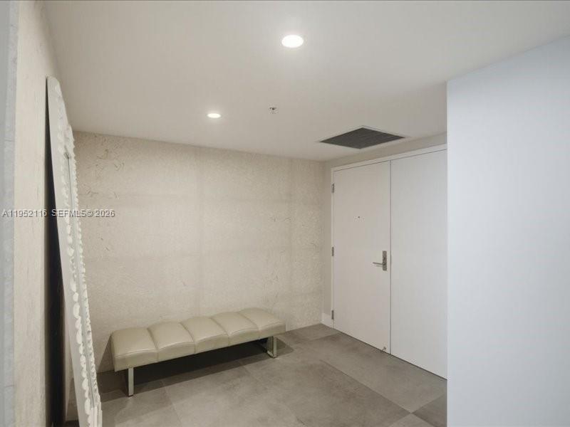 5-2404 4 / 5 3084 sq. ft. $ 2026-01-24 0 Photo