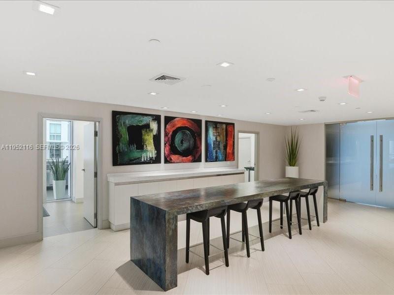 5-2404 4 / 5 3084 sq. ft. $ 2026-01-24 0 Photo