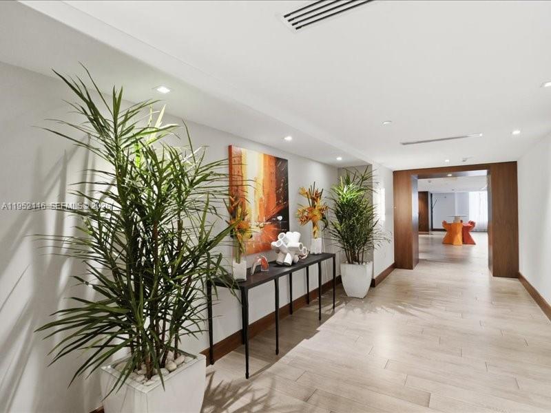 5-2404 4 / 5 3084 sq. ft. $ 2026-01-24 0 Photo