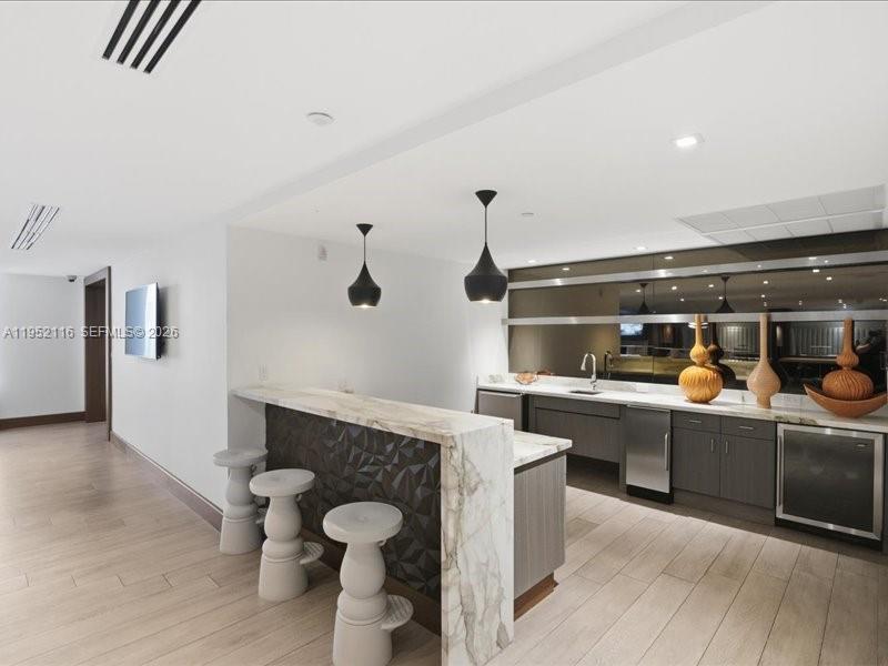 5-2404 4 / 5 3084 sq. ft. $ 2026-01-24 0 Photo