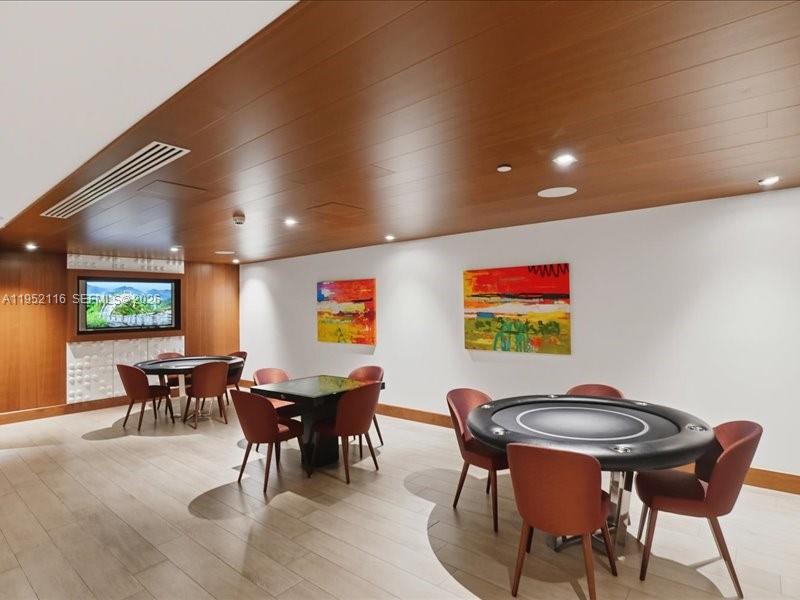 5-2404 4 / 5 3084 sq. ft. $ 2026-01-24 0 Photo