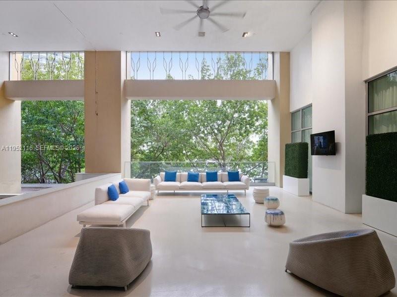 5-2404 4 / 5 3084 sq. ft. $ 2026-01-24 0 Photo