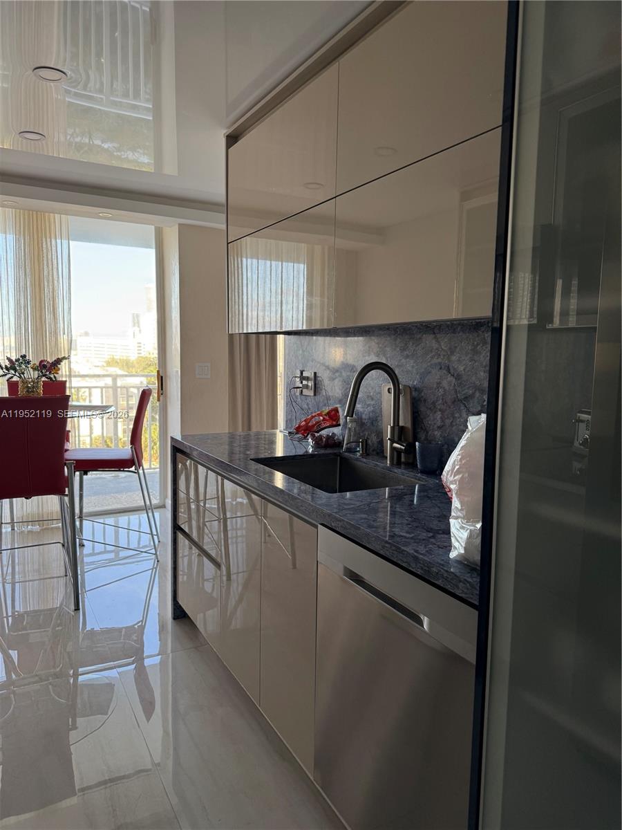 911 2 / 2 1507 sq. ft. $ 2026-01-24 0 Photo