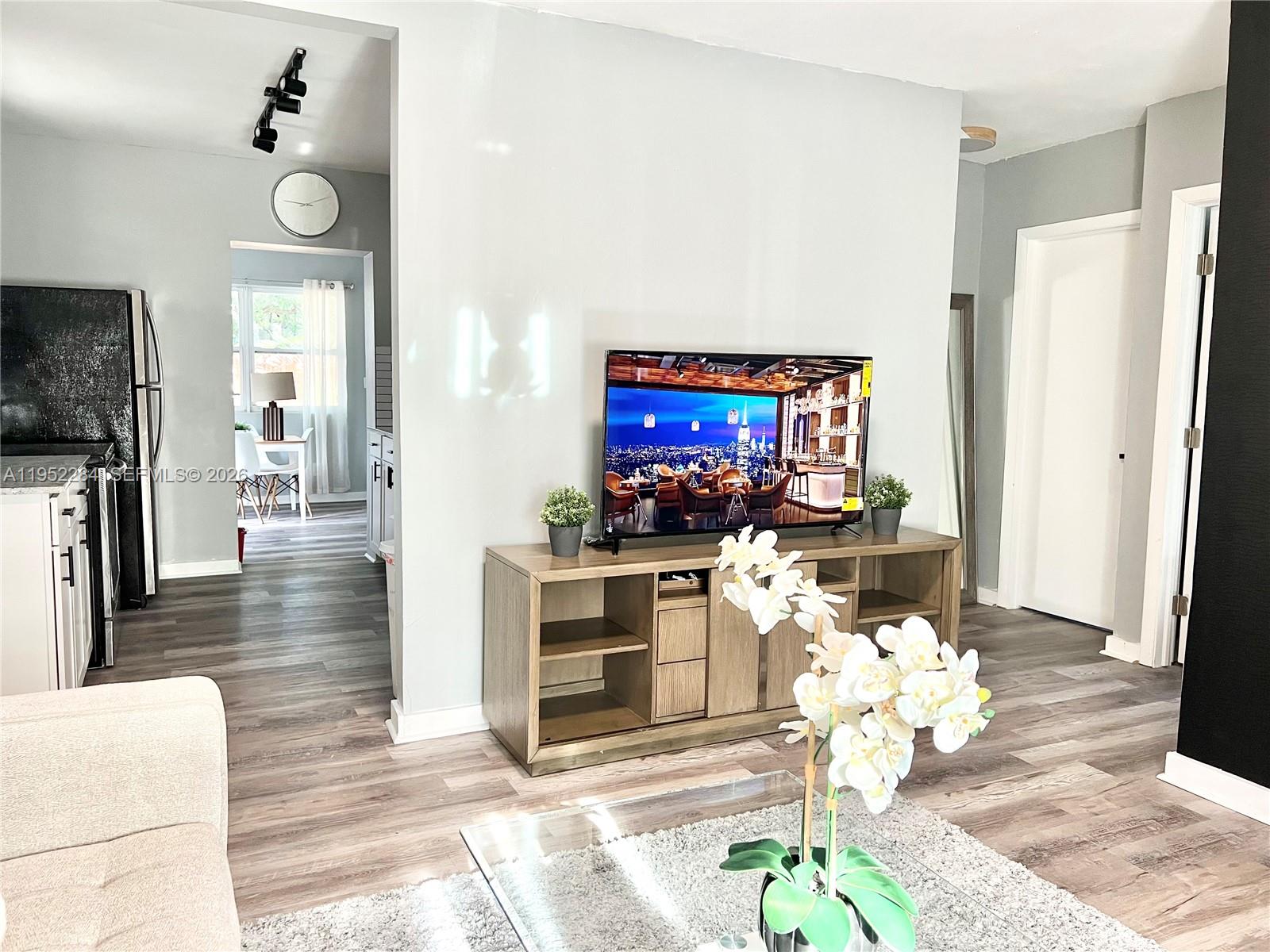 Ver detalles 436 3 / 2 1036 sq. ft. $ 2026-05-06 0 foto