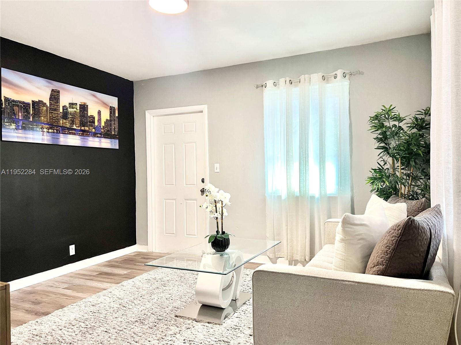 Ver detalles 436 3 / 2 1036 sq. ft. $ 2026-05-06 0 foto