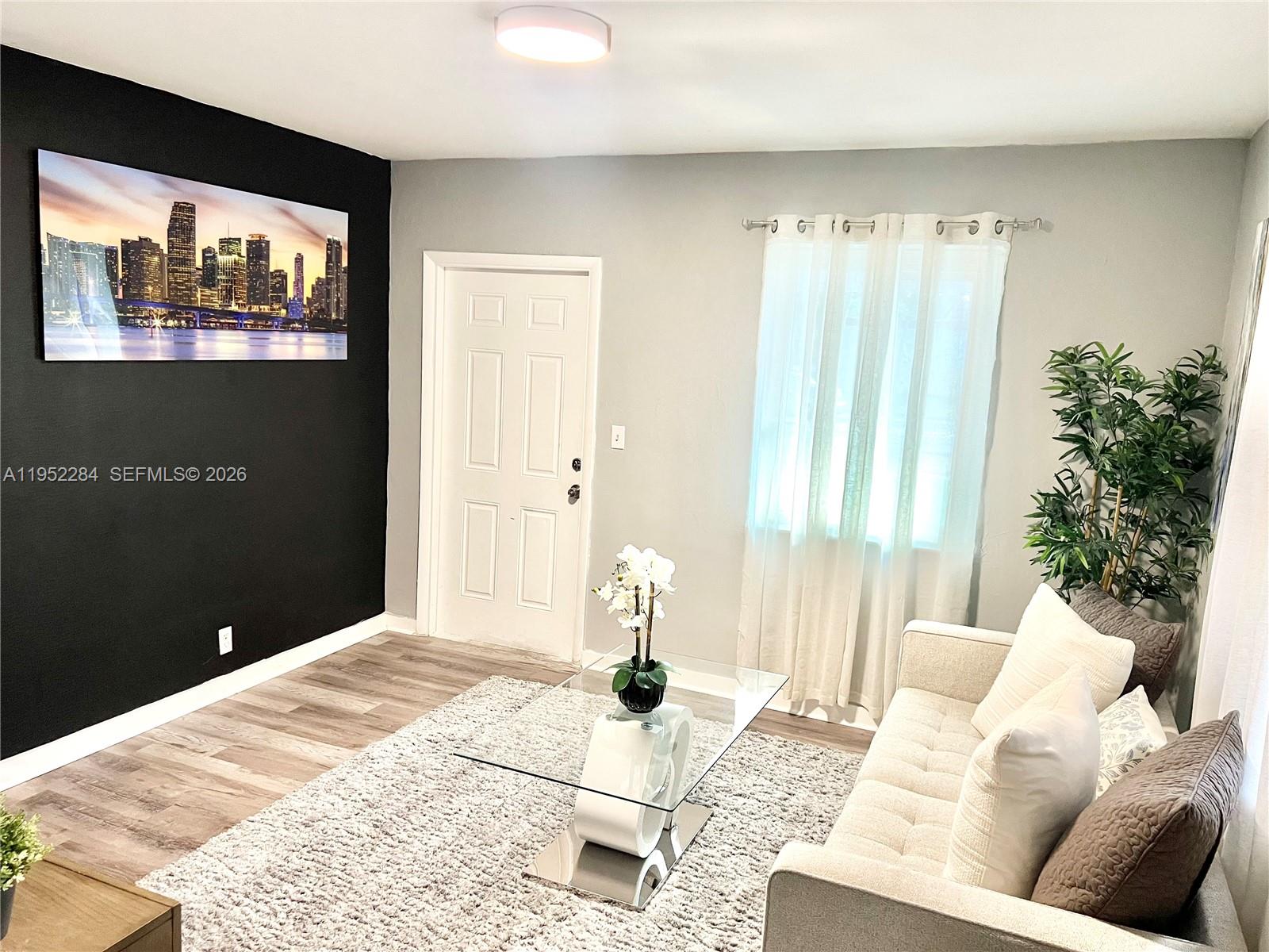 Ver detalles 436 3 / 2 1036 sq. ft. $ 2026-05-06 0 foto