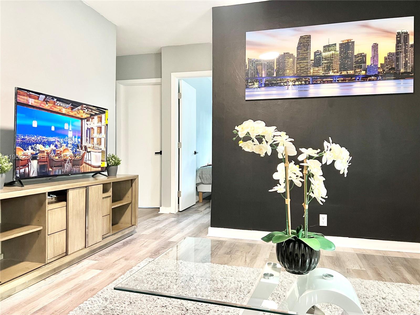 Ver detalles 436 3 / 2 1036 sq. ft. $ 2026-05-06 0 foto