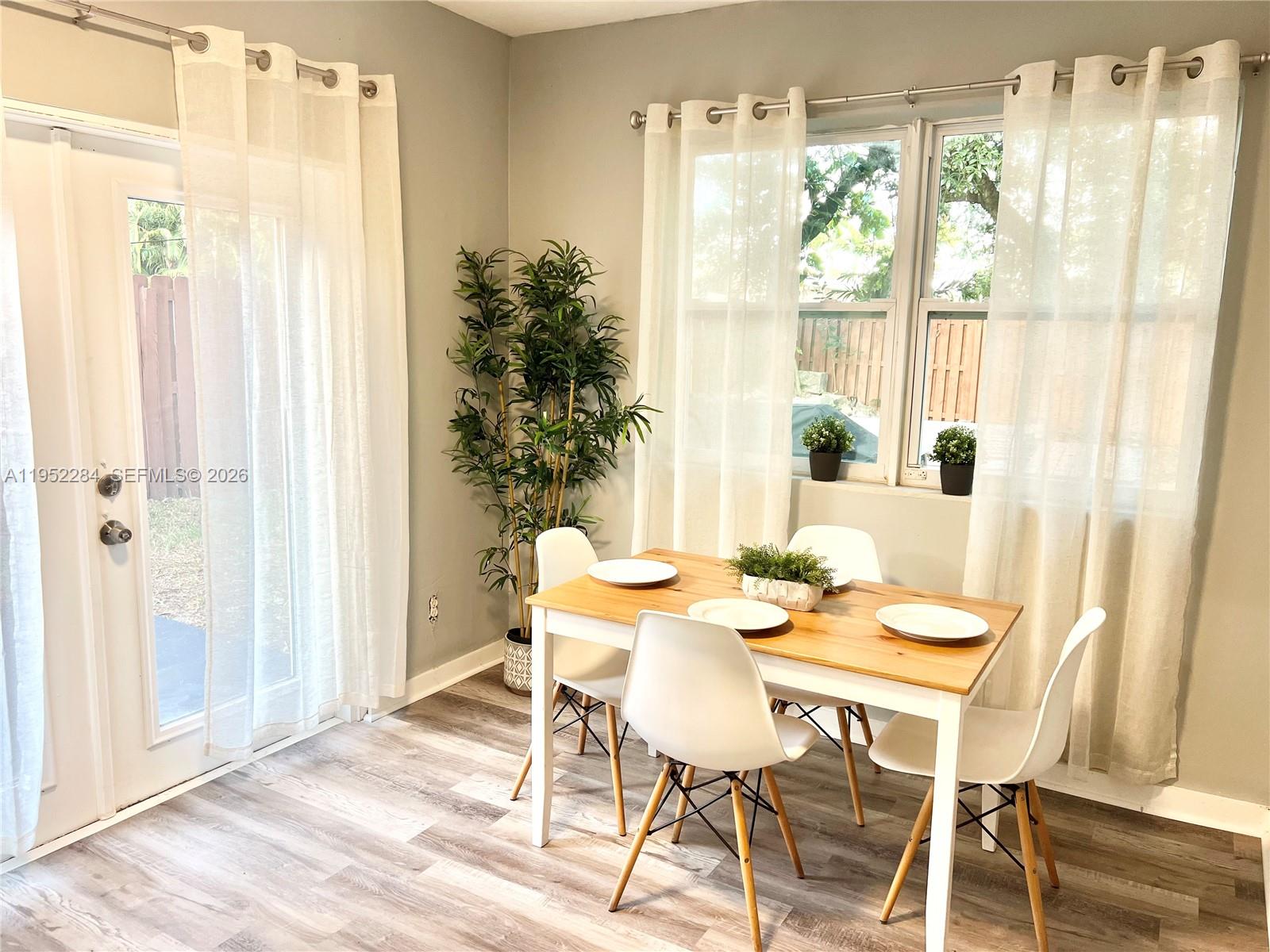 Ver detalles 436 3 / 2 1036 sq. ft. $ 2026-05-06 0 foto