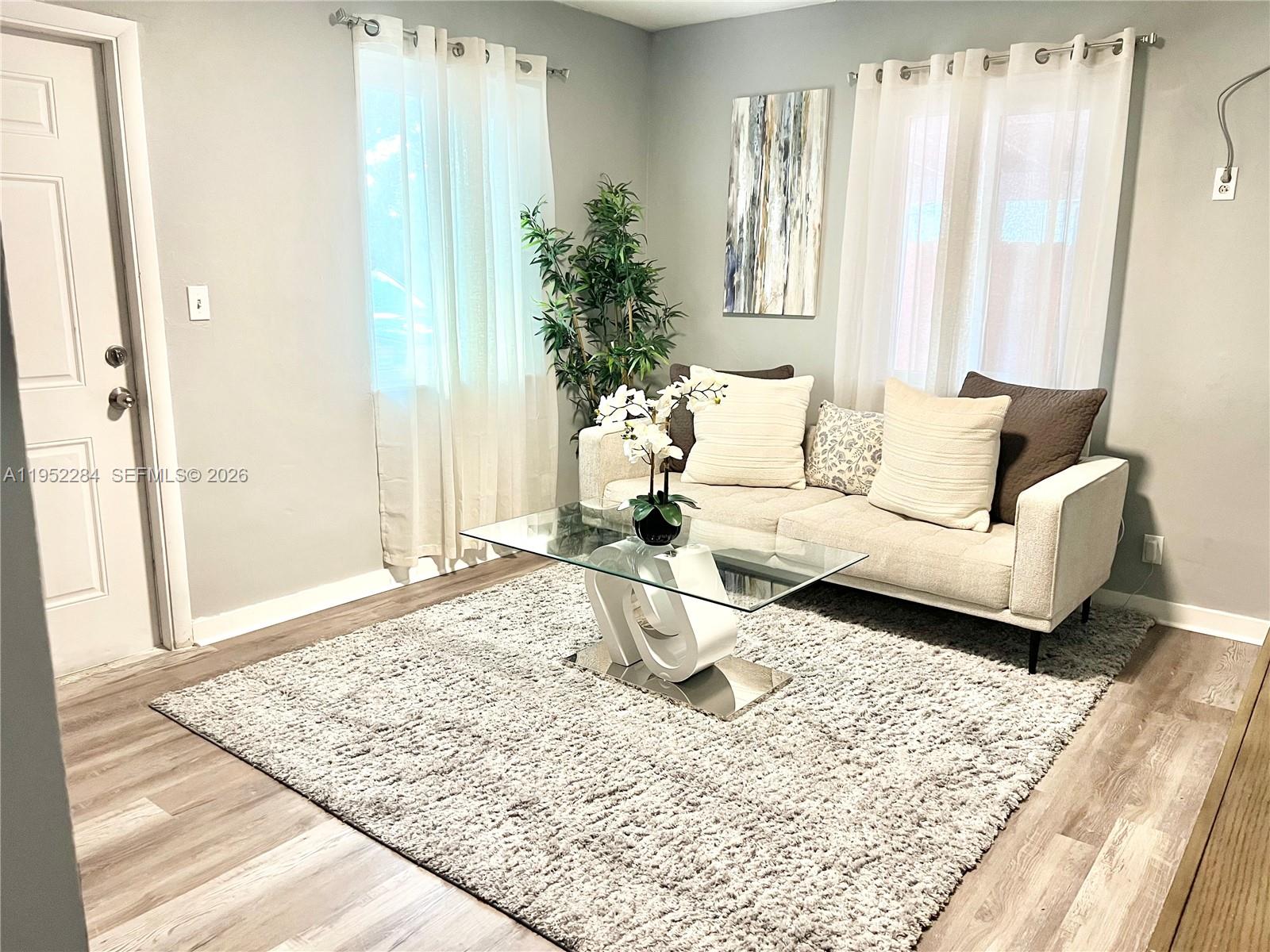 Ver detalles 436 3 / 2 1036 sq. ft. $ 2026-05-06 0 foto