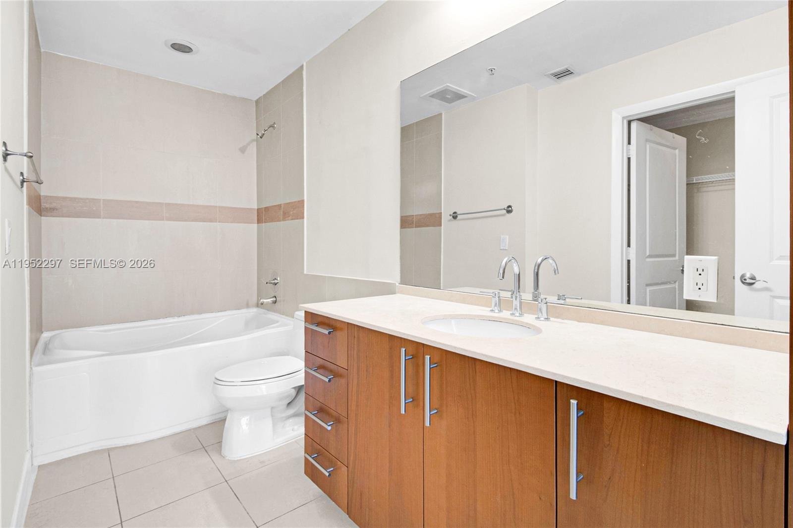 Photo of 1945 Ocean Dr  #1410, Hallandale Beach, Florida, 33009 - 