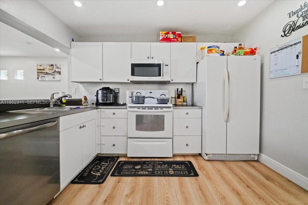 Ver detalles 5402 2 / 1 1044 sq. ft. $ 2026-07-14 0 foto