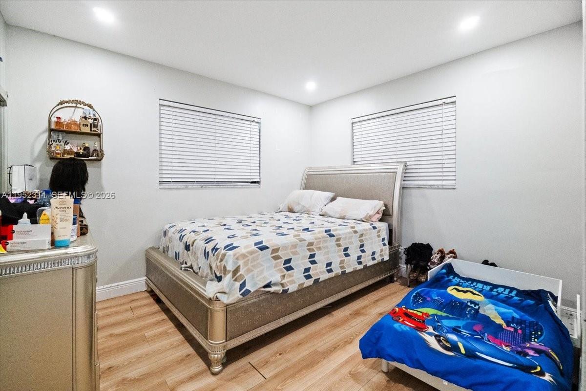 Ver detalles 5402 2 / 1 1044 sq. ft. $ 2026-07-14 0 foto