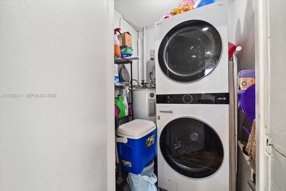 Ver detalles 5402 2 / 1 1044 sq. ft. $ 2026-07-14 0 foto