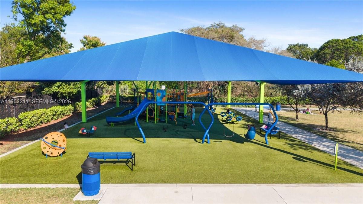 Ver detalles 5402 2 / 1 1044 sq. ft. $ 2026-07-14 0 foto