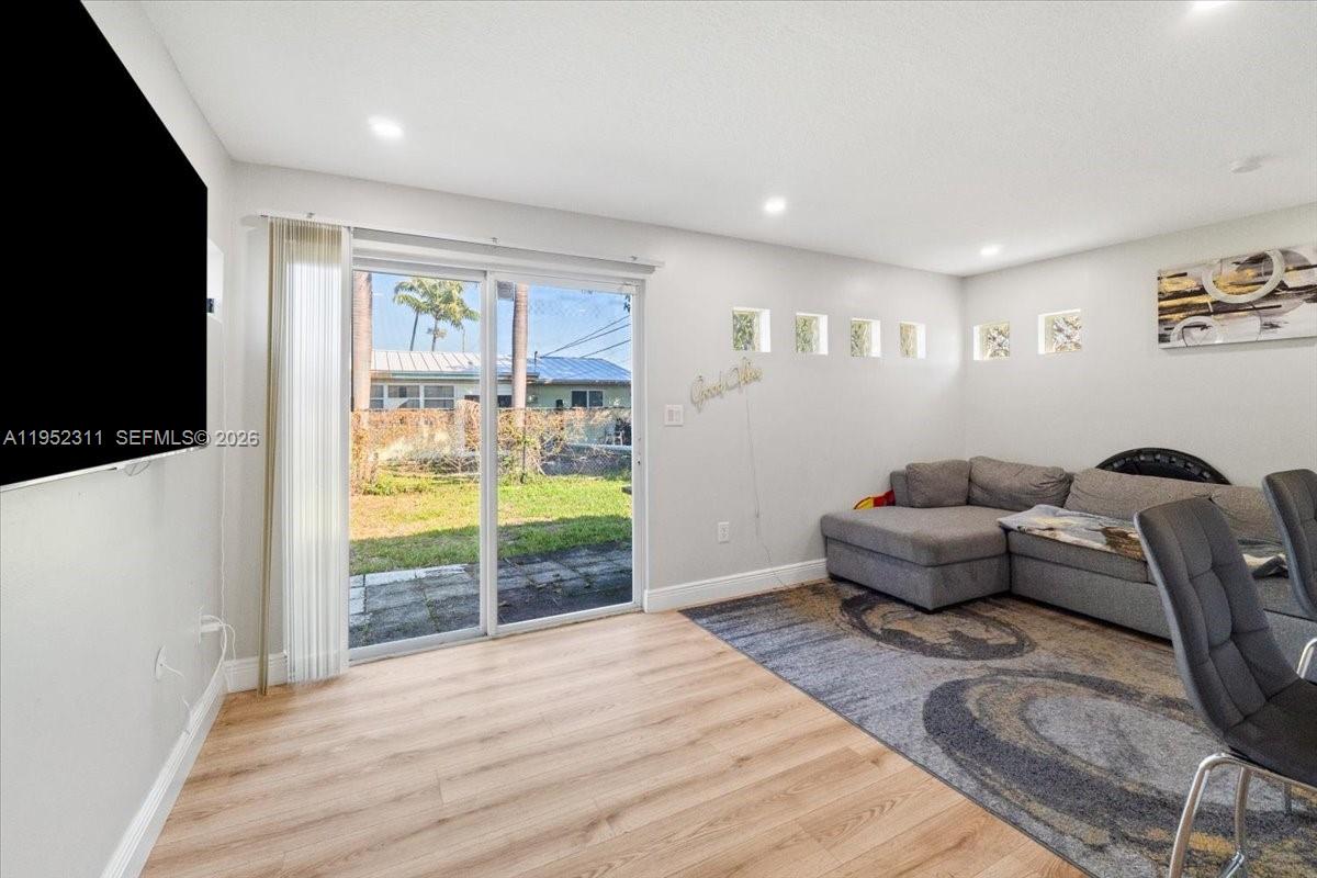 Ver detalles 5402 2 / 1 1044 sq. ft. $ 2026-07-14 0 foto