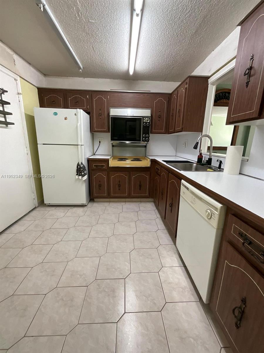 Ver detalles 107 2 / 2 1085 sq. ft. $ 2026-05-12 0 foto