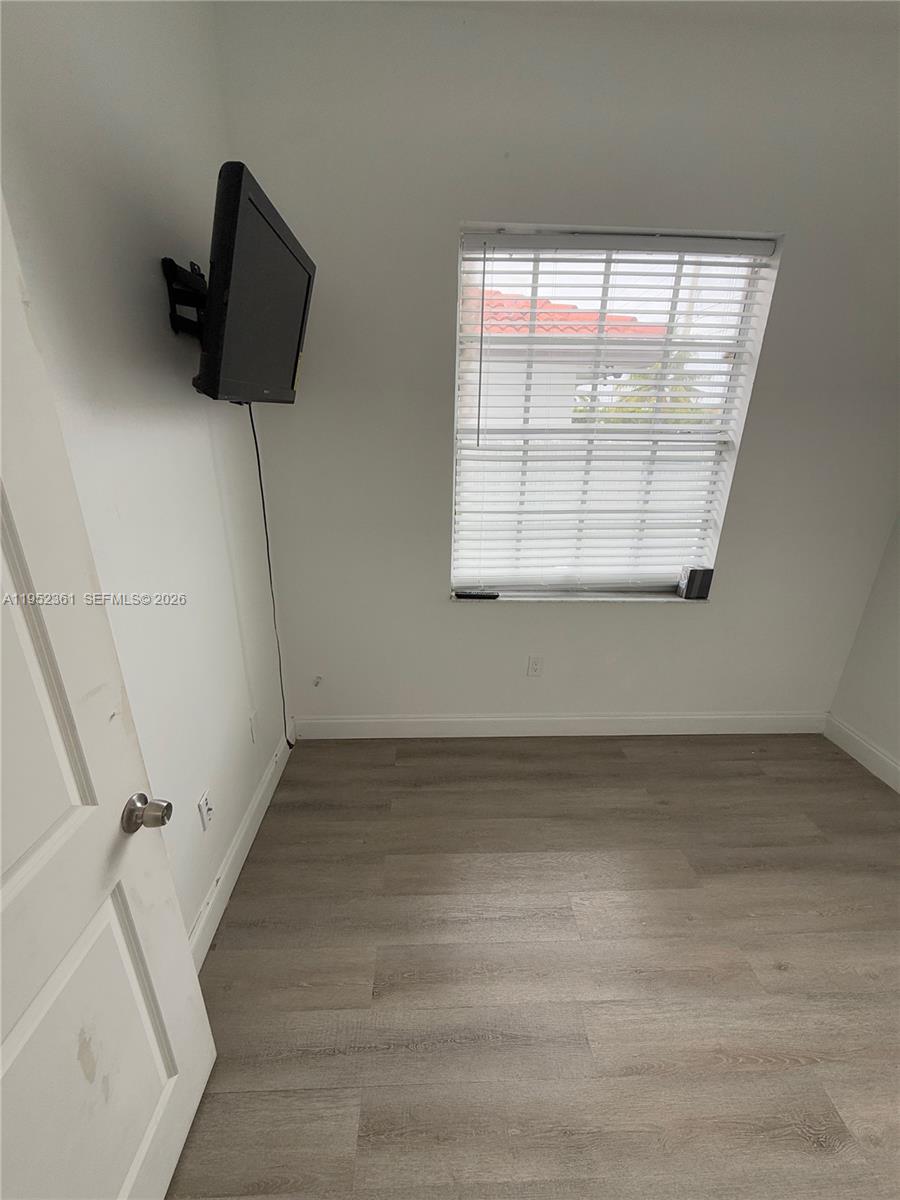 12202 3 / 2 1054 кв.футов $ 2026-01-25 0 Фото