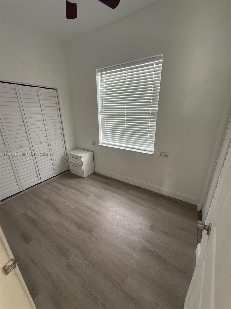 12202 3 / 2 1054 кв.футов $ 2026-01-25 0 Фото