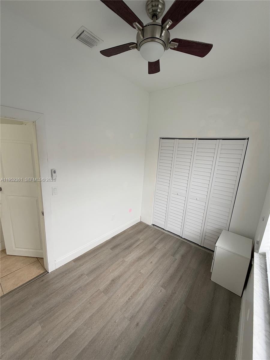 12202 3 / 2 1054 кв.футов $ 2026-01-25 0 Фото