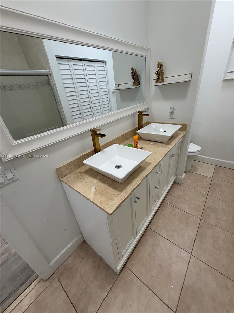 12202 3 / 2 1054 кв.футов $ 2026-01-25 0 Фото