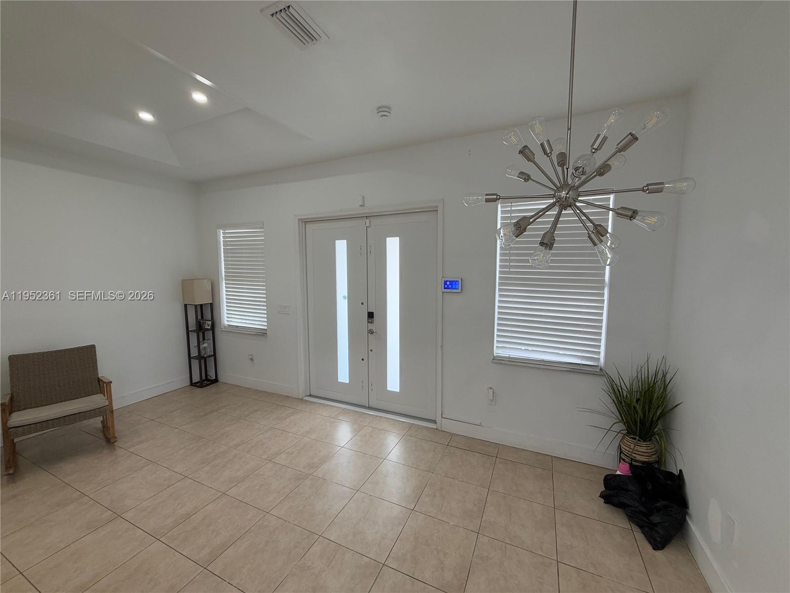 12202 3 / 2 1054 кв.футов $ 2026-01-25 0 Фото