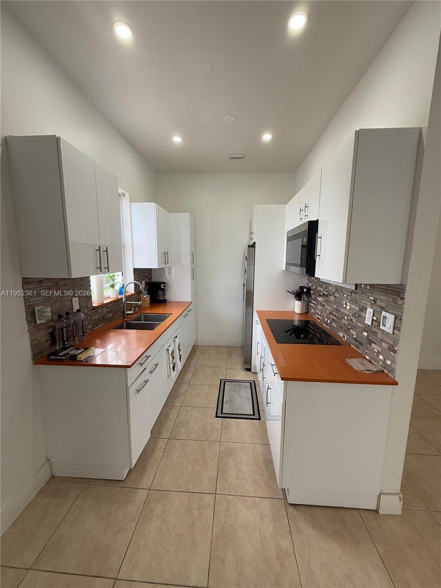 12202 3 / 2 1054 кв.футов $ 2026-01-25 0 Фото