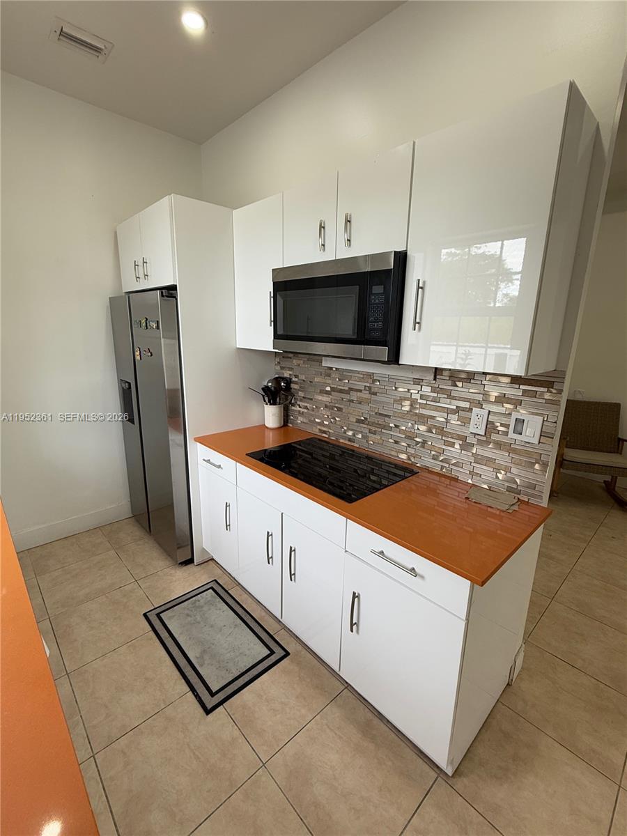 12202 3 / 2 1054 кв.футов $ 2026-01-25 0 Фото