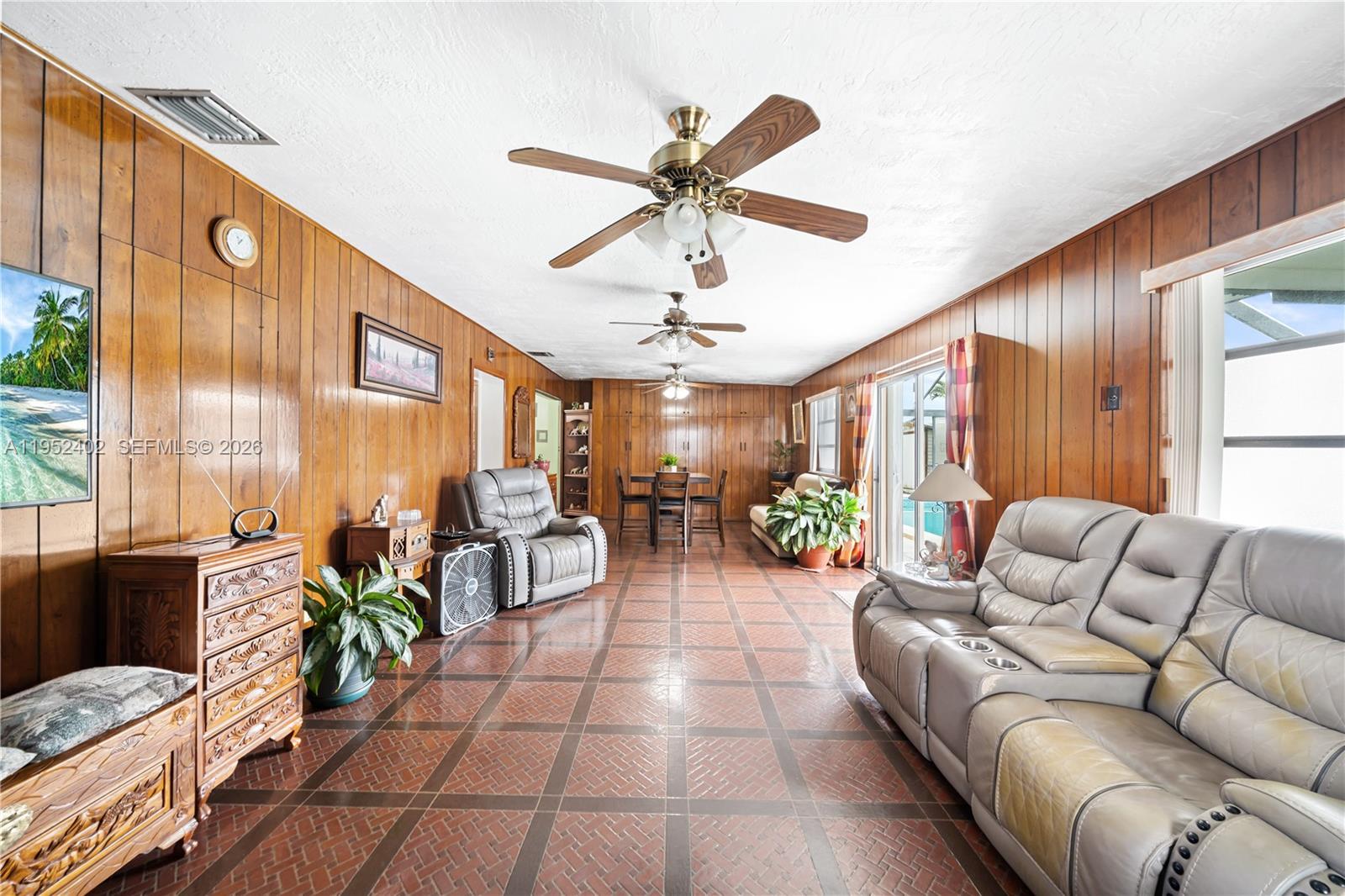 9590 3 / 2 1872 кв.футов $ 2026-01-25 0 Фото