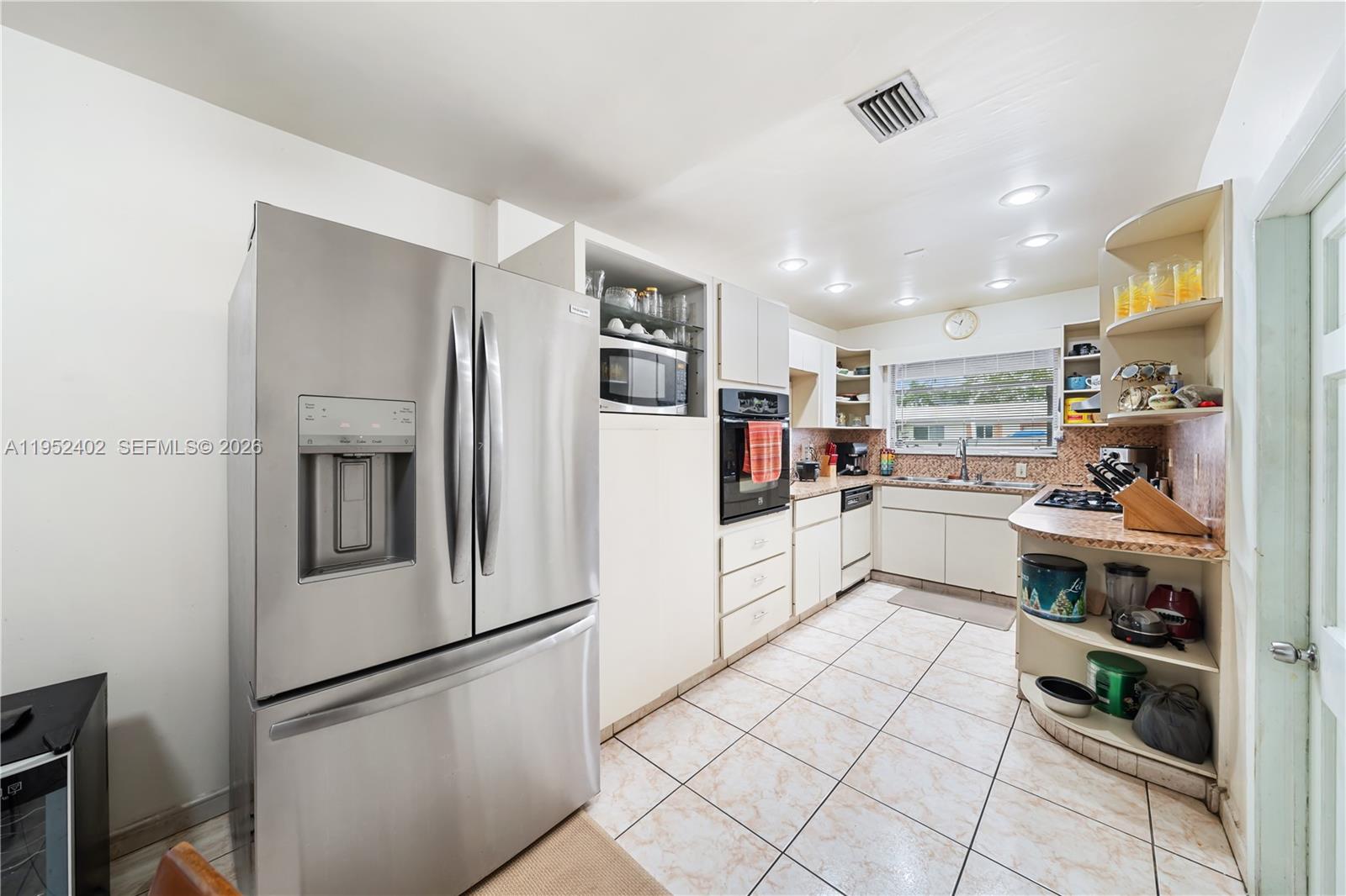 9590 3 / 2 1872 кв.футов $ 2026-01-25 0 Фото