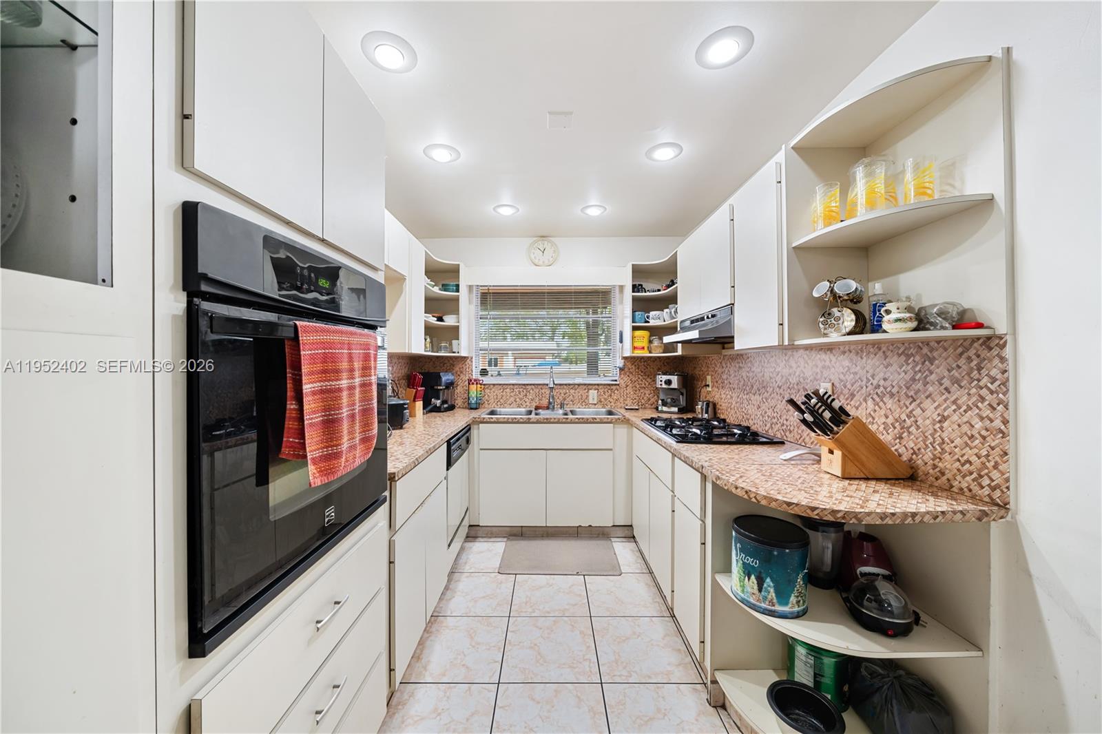 9590 3 / 2 1872 кв.футов $ 2026-01-25 0 Фото