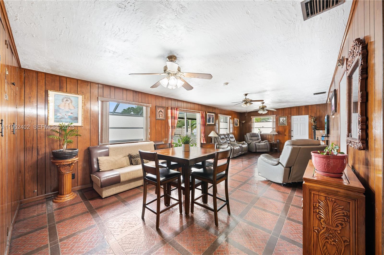 9590 3 / 2 1872 кв.футов $ 2026-01-25 0 Фото