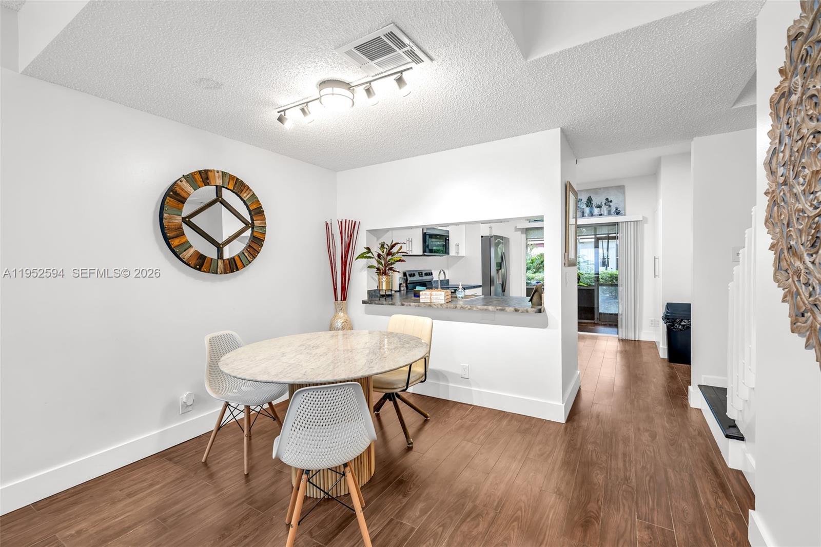 3340 2 / 3 1110 кв.футов $ 2026-01-26 0 Фото